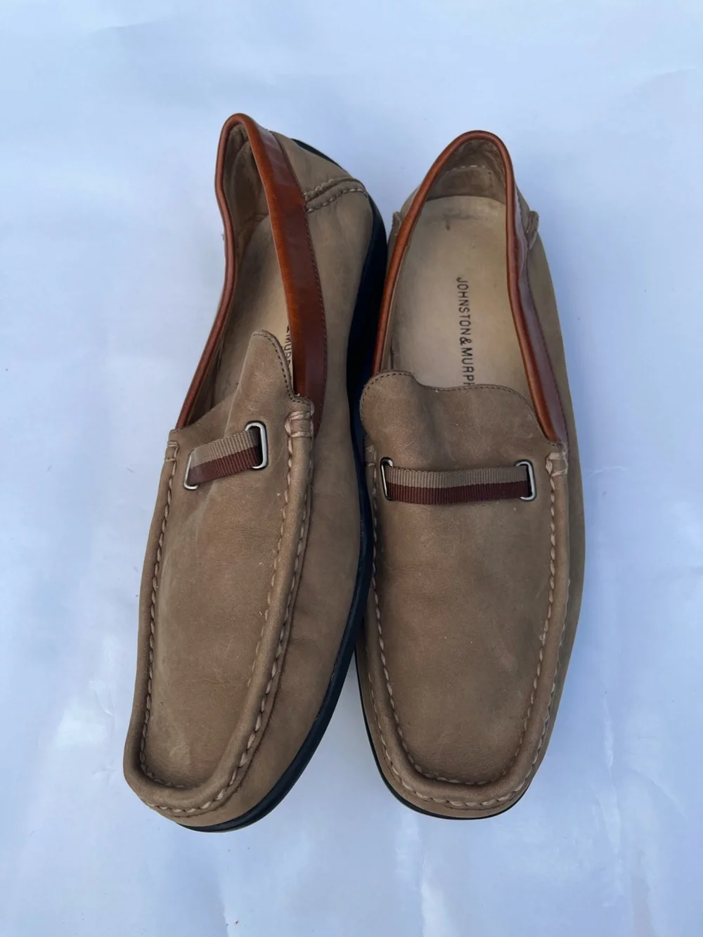 Johnston & Murphy Taupe Suede Slip-On Loafers Brown Trim Metal Bit Size 8.5
